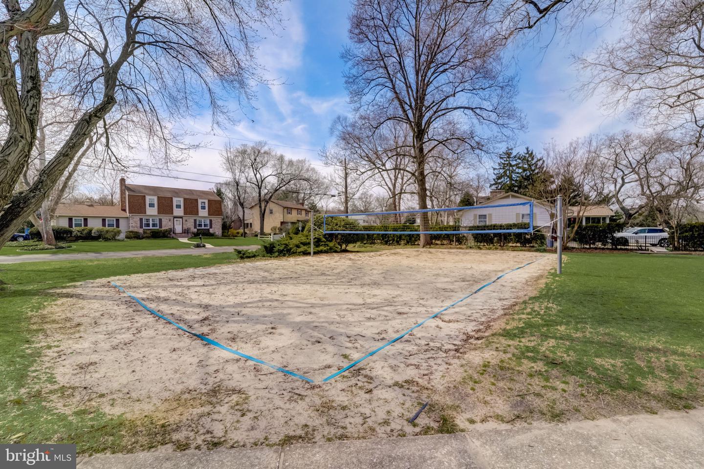 484 White Cedar Ln