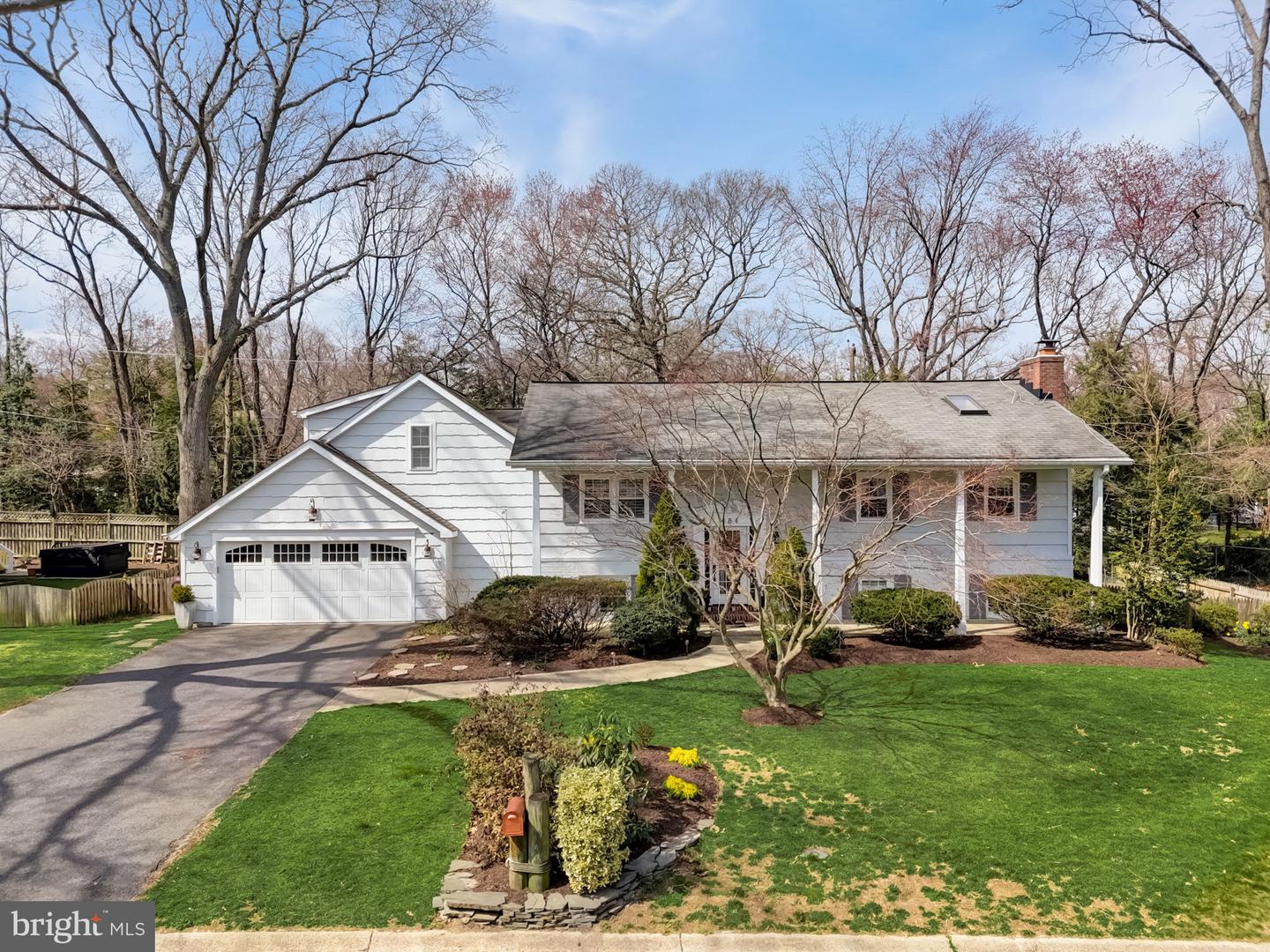 484 White Cedar Ln