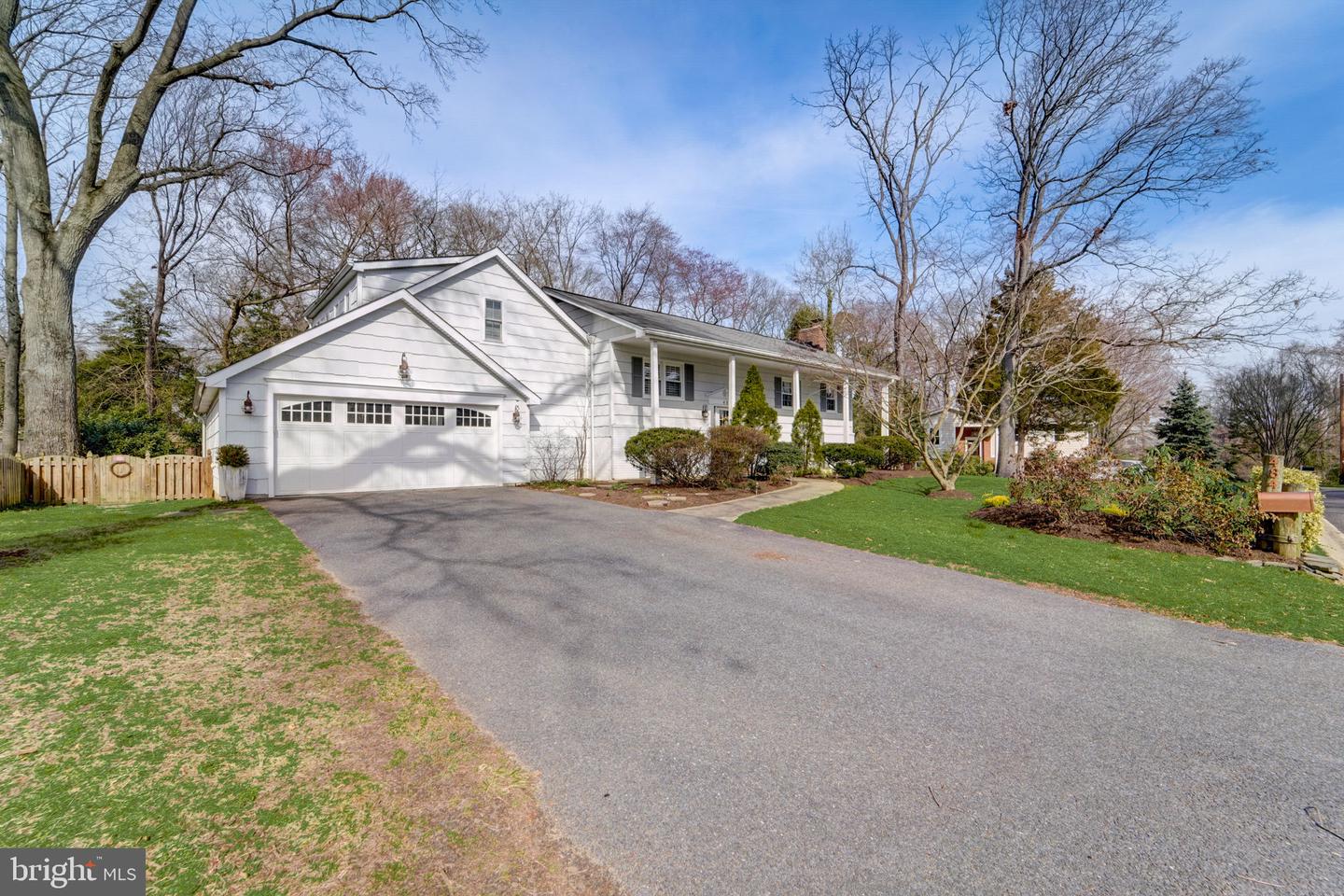 484 White Cedar Ln