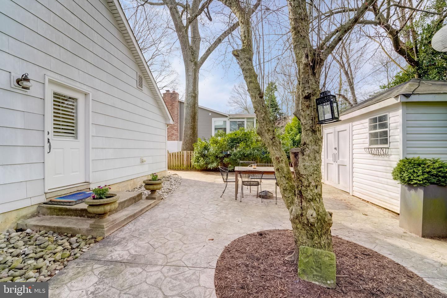 484 White Cedar Ln
