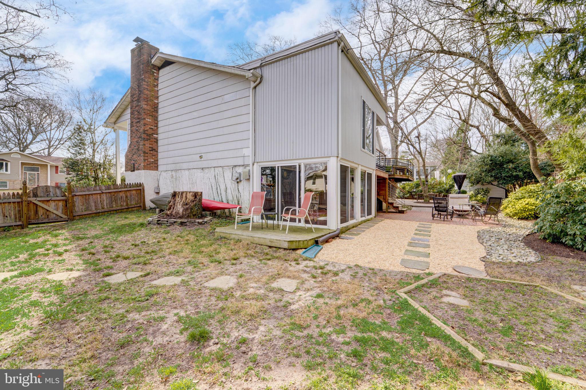 484 White Cedar Ln