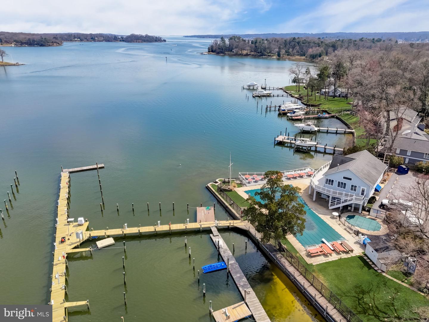 484 White Cedar Ln