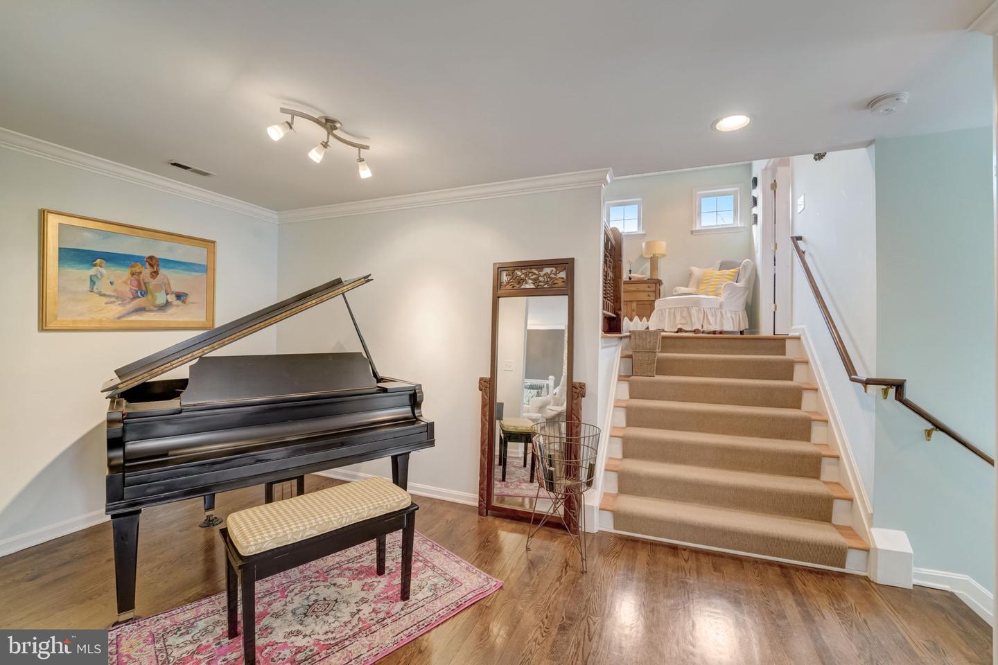 484 White Cedar Ln