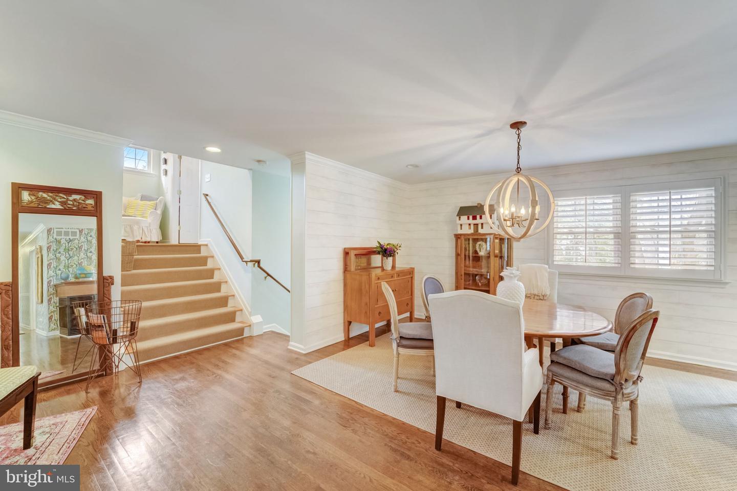 484 White Cedar Ln