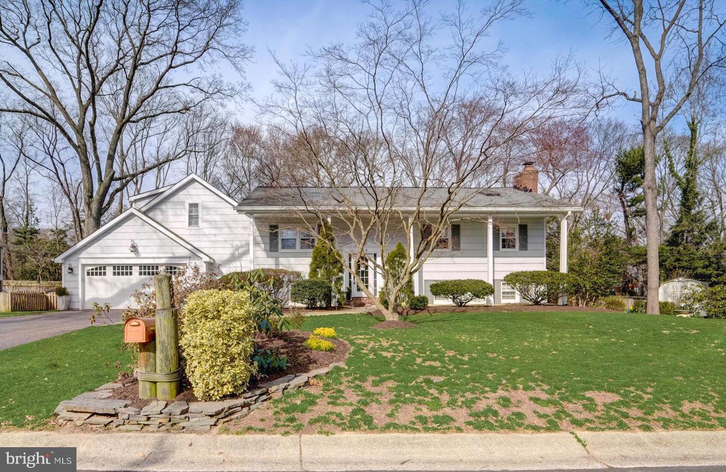 484 White Cedar Ln