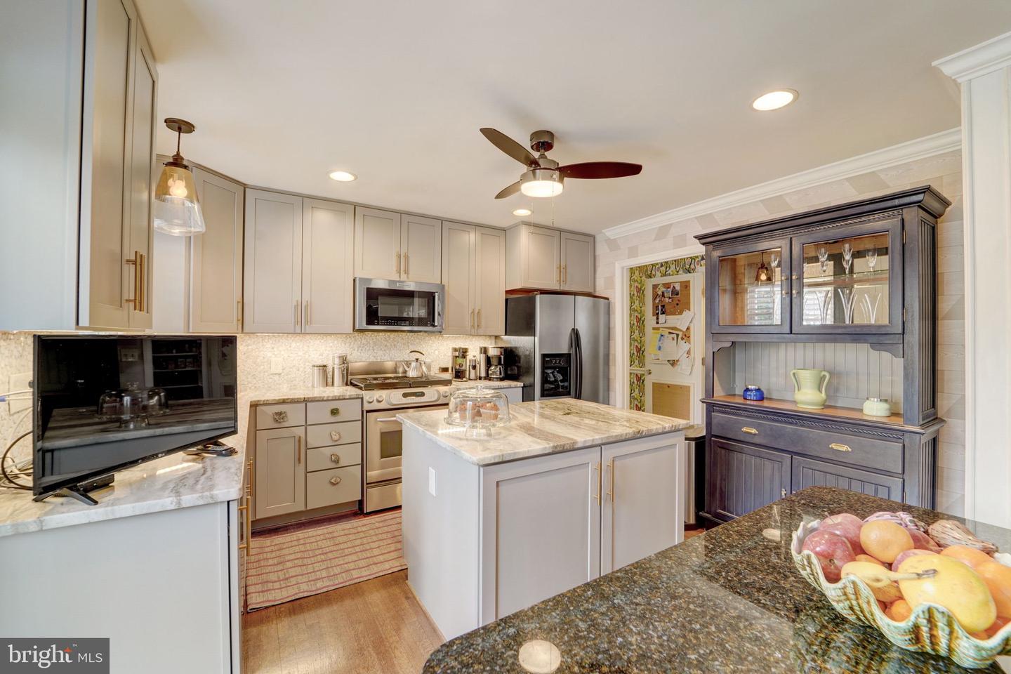 484 White Cedar Ln