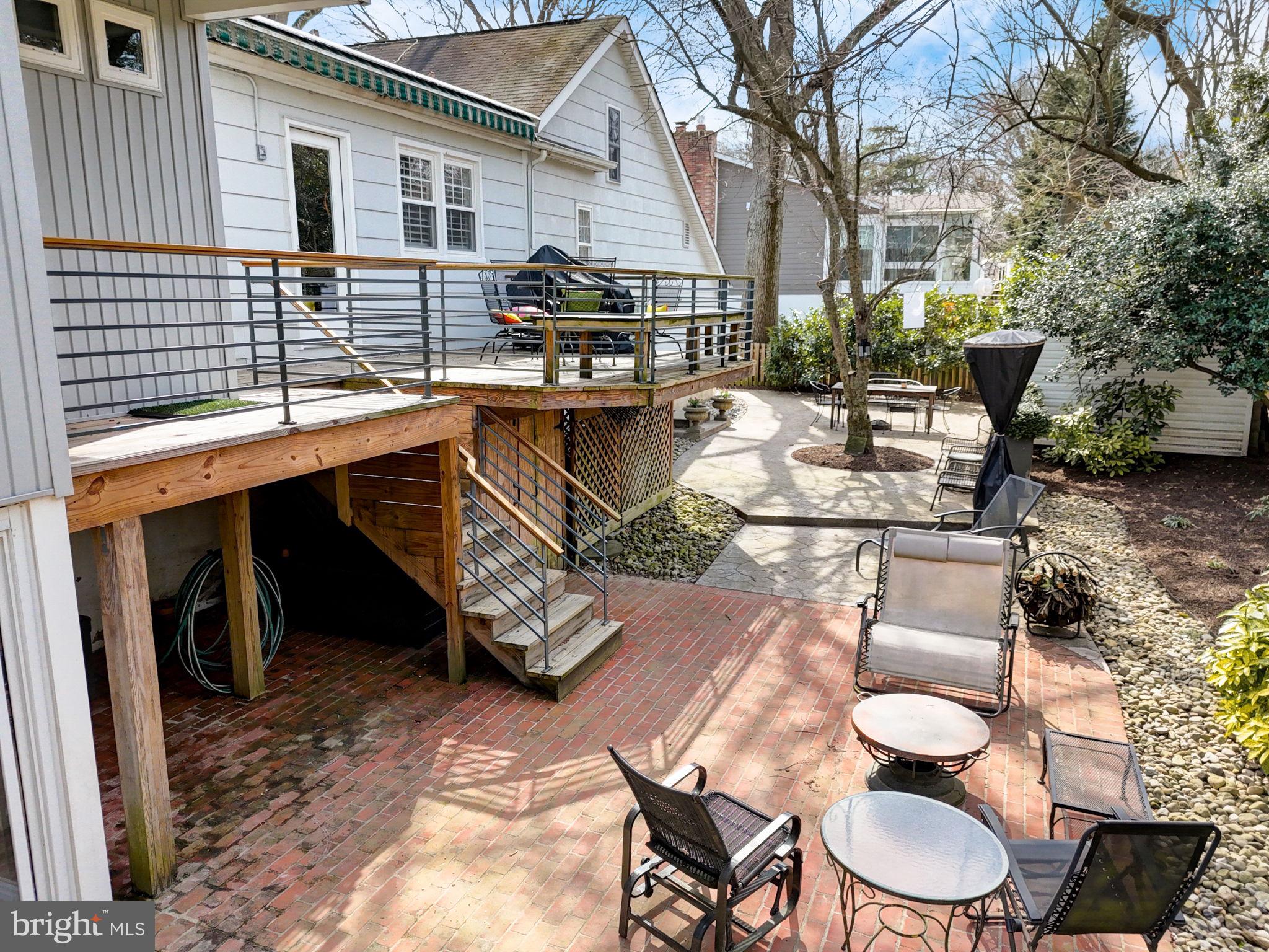 484 White Cedar Ln