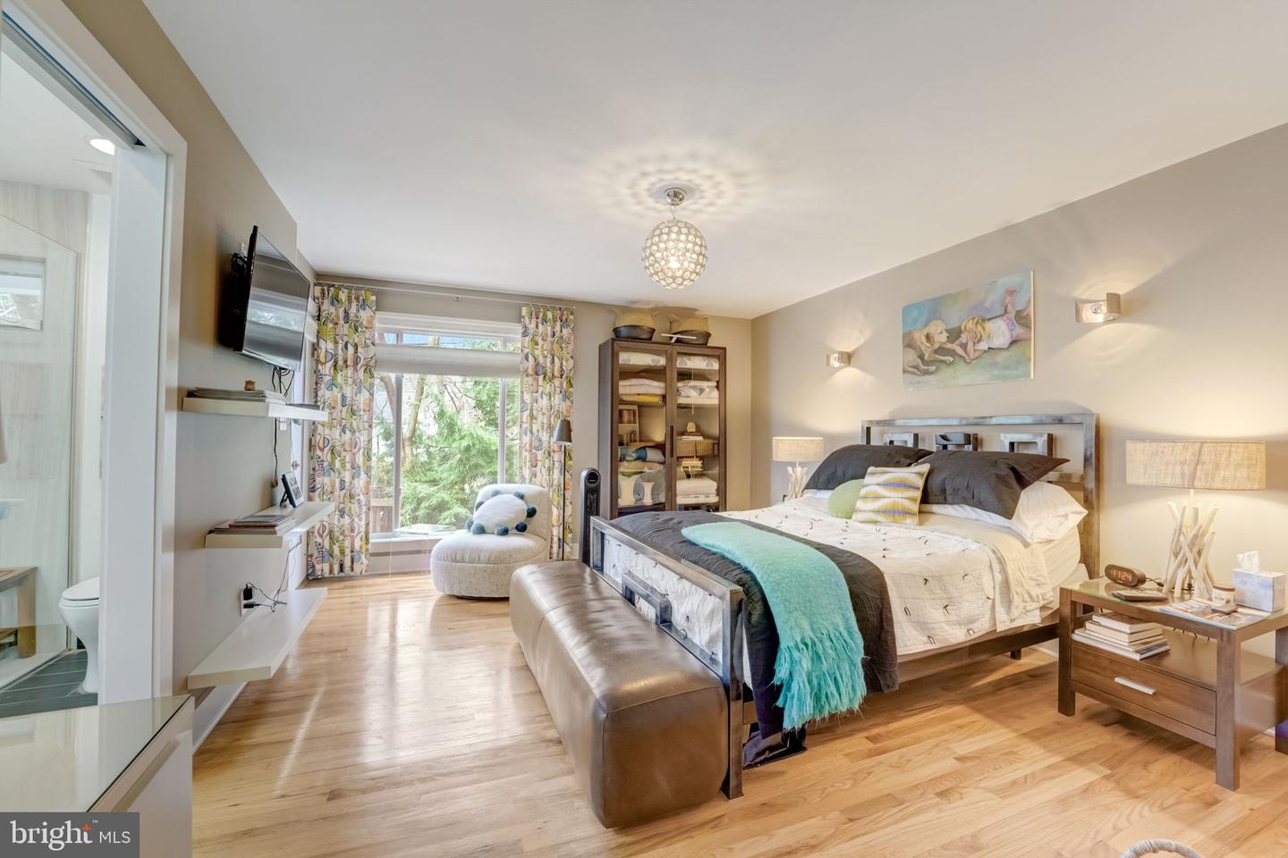 484 White Cedar Ln