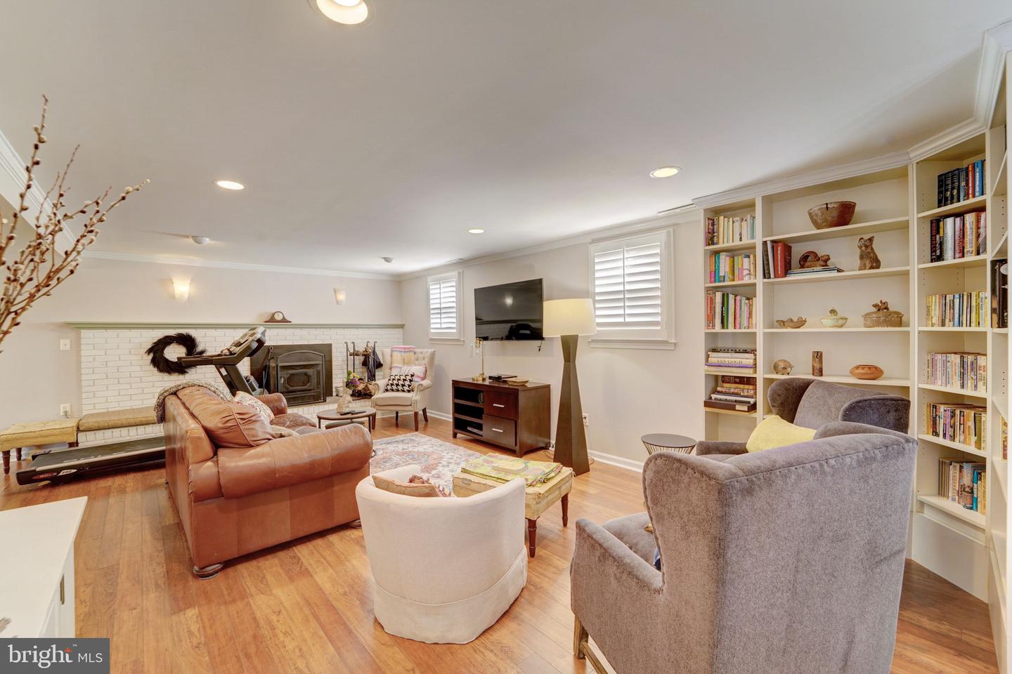 484 White Cedar Ln
