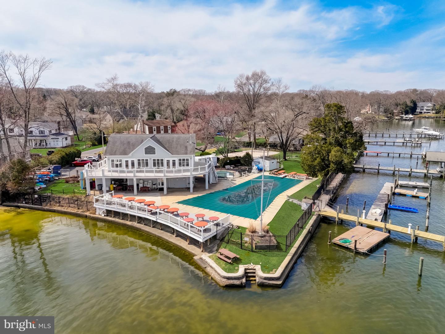 484 White Cedar Ln
