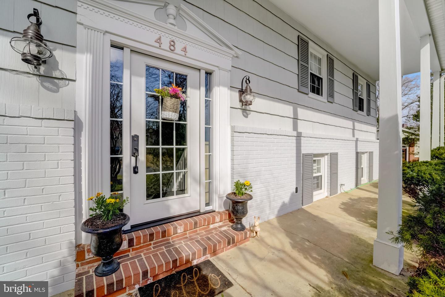 484 White Cedar Ln