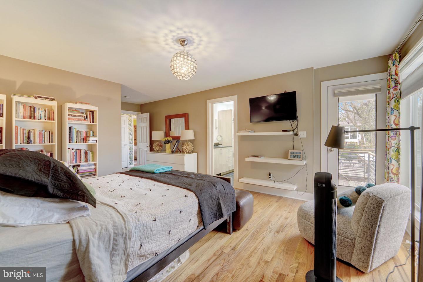 484 White Cedar Ln