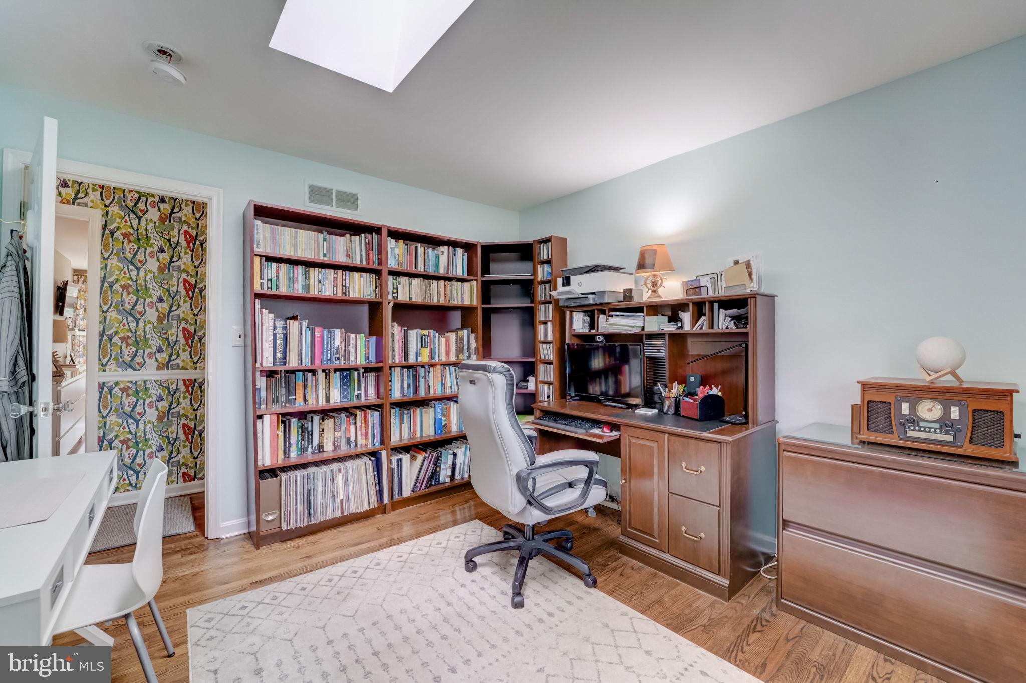 484 White Cedar Ln