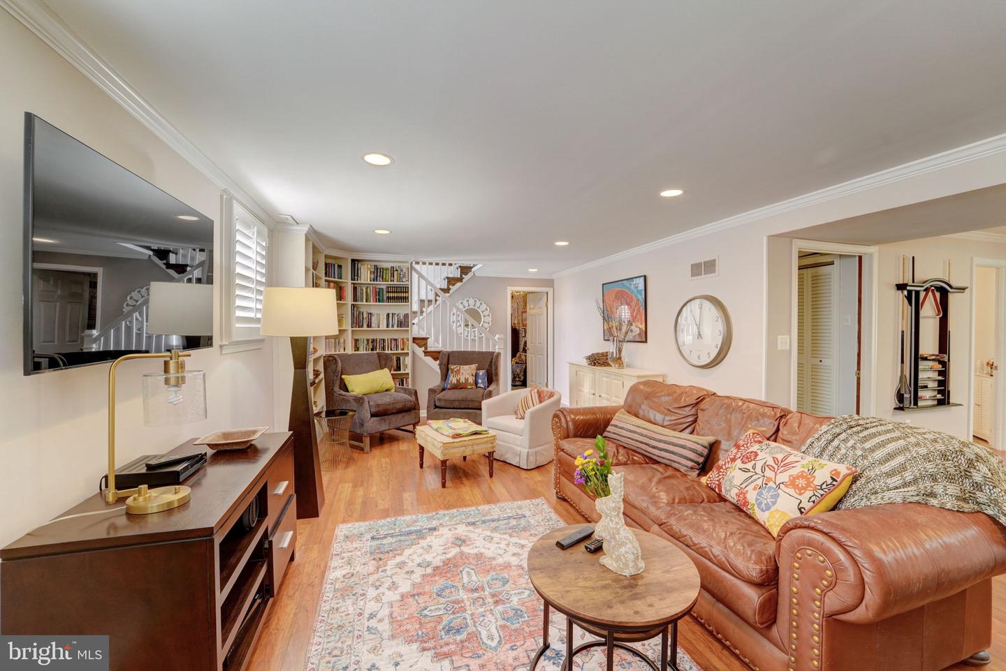 484 White Cedar Ln