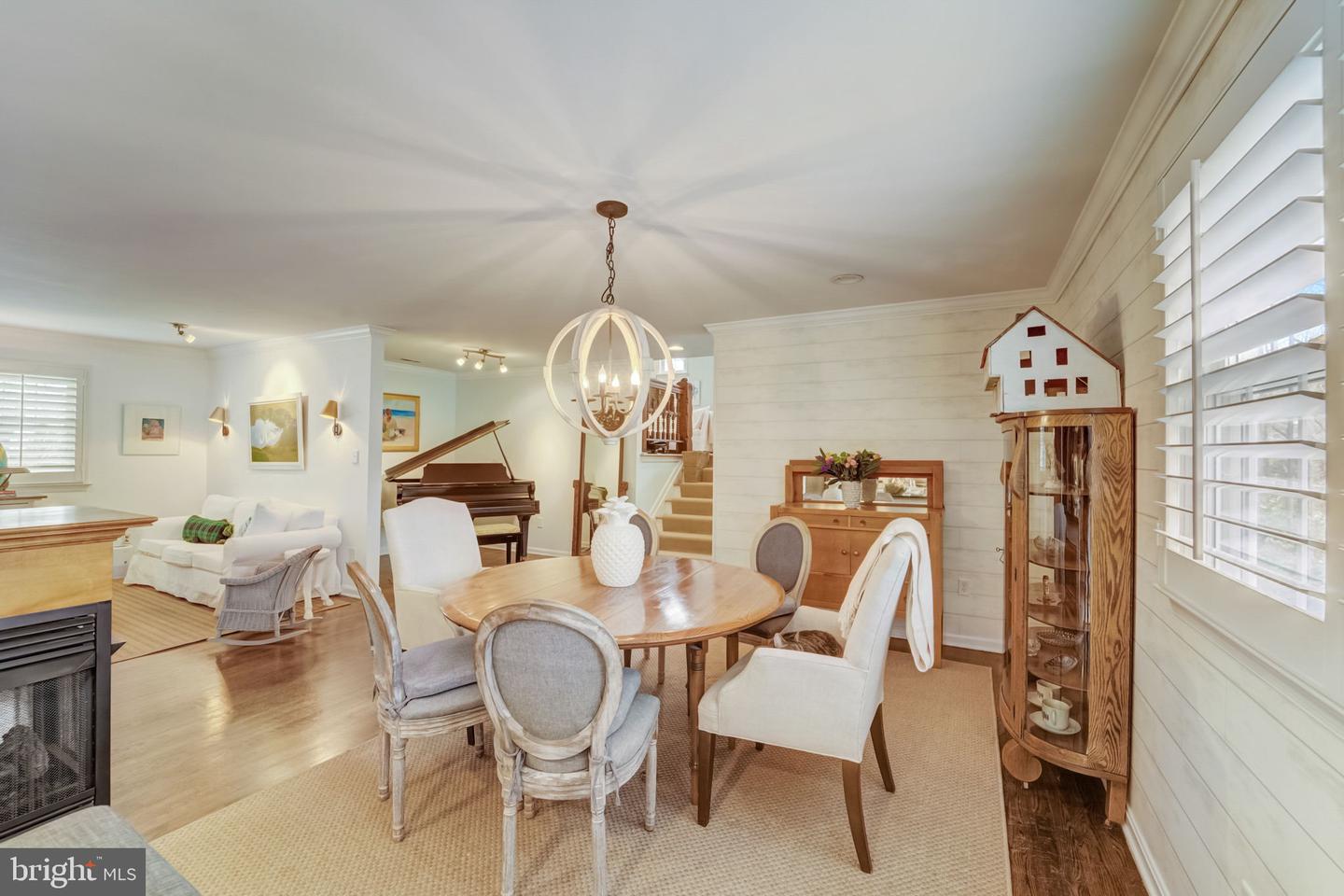 484 White Cedar Ln