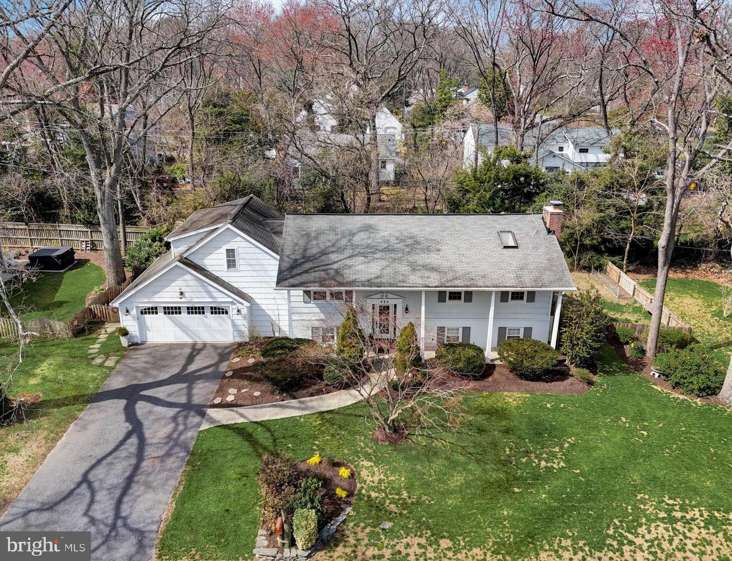 484 White Cedar Ln