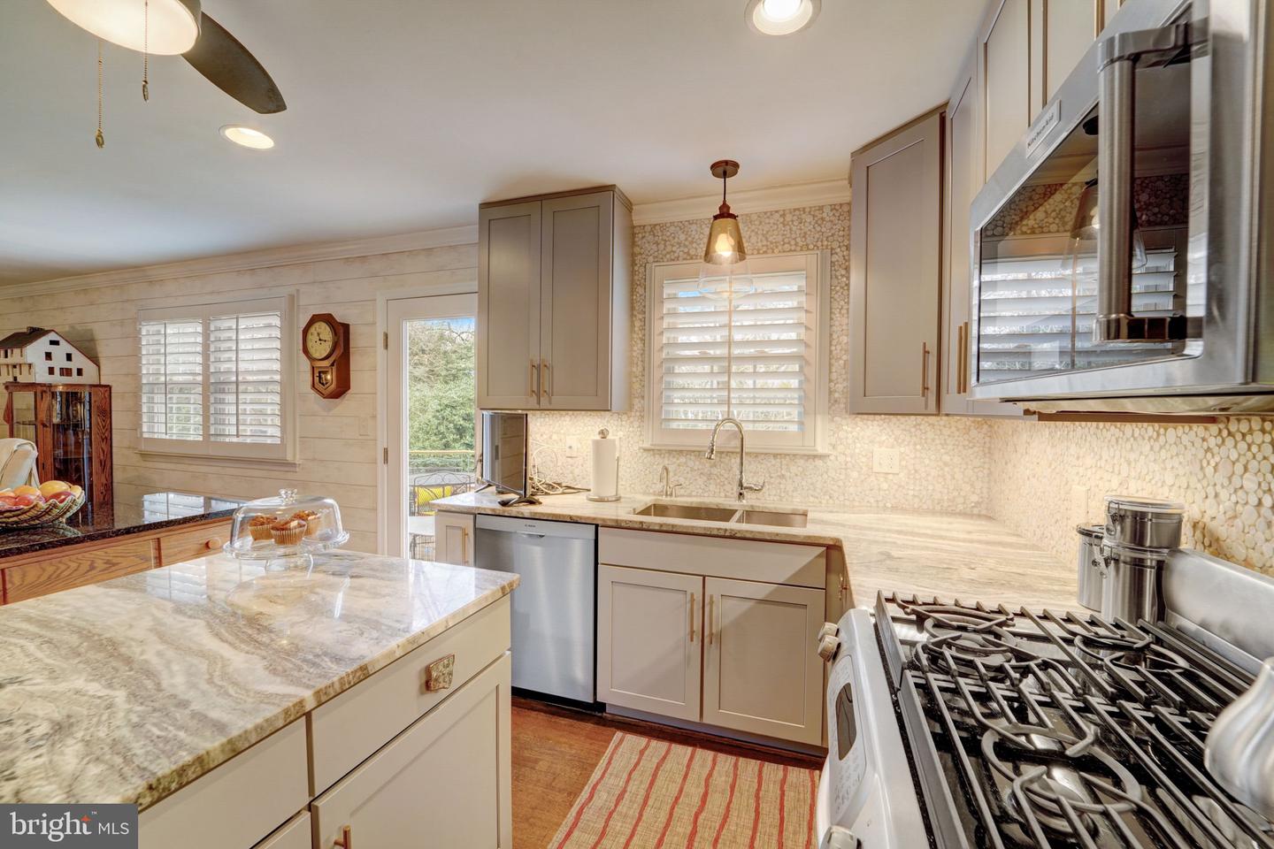 484 White Cedar Ln