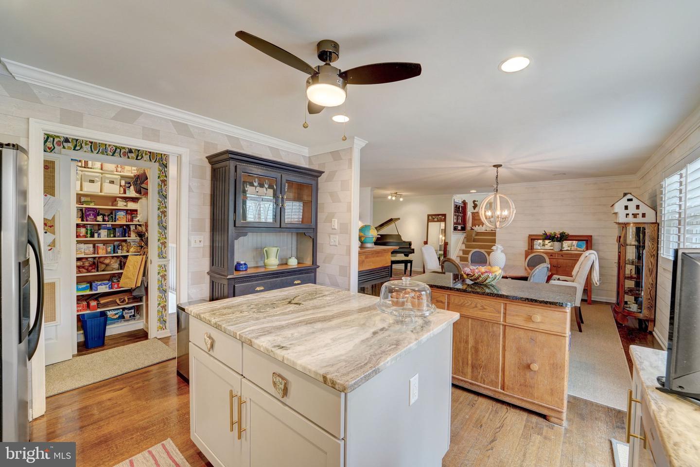 484 White Cedar Ln