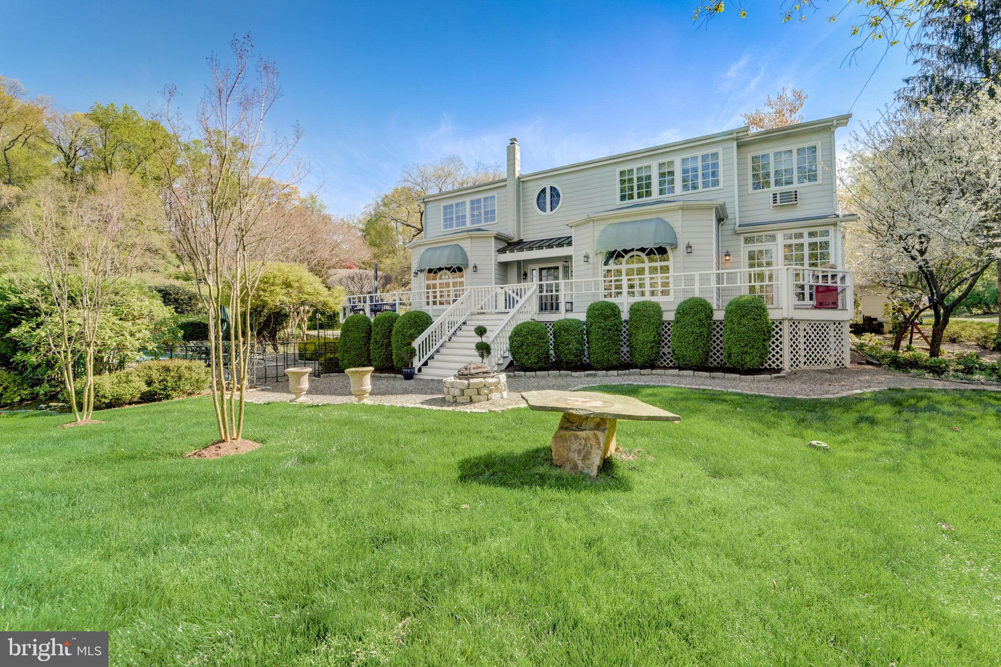298 Joyce Ln W