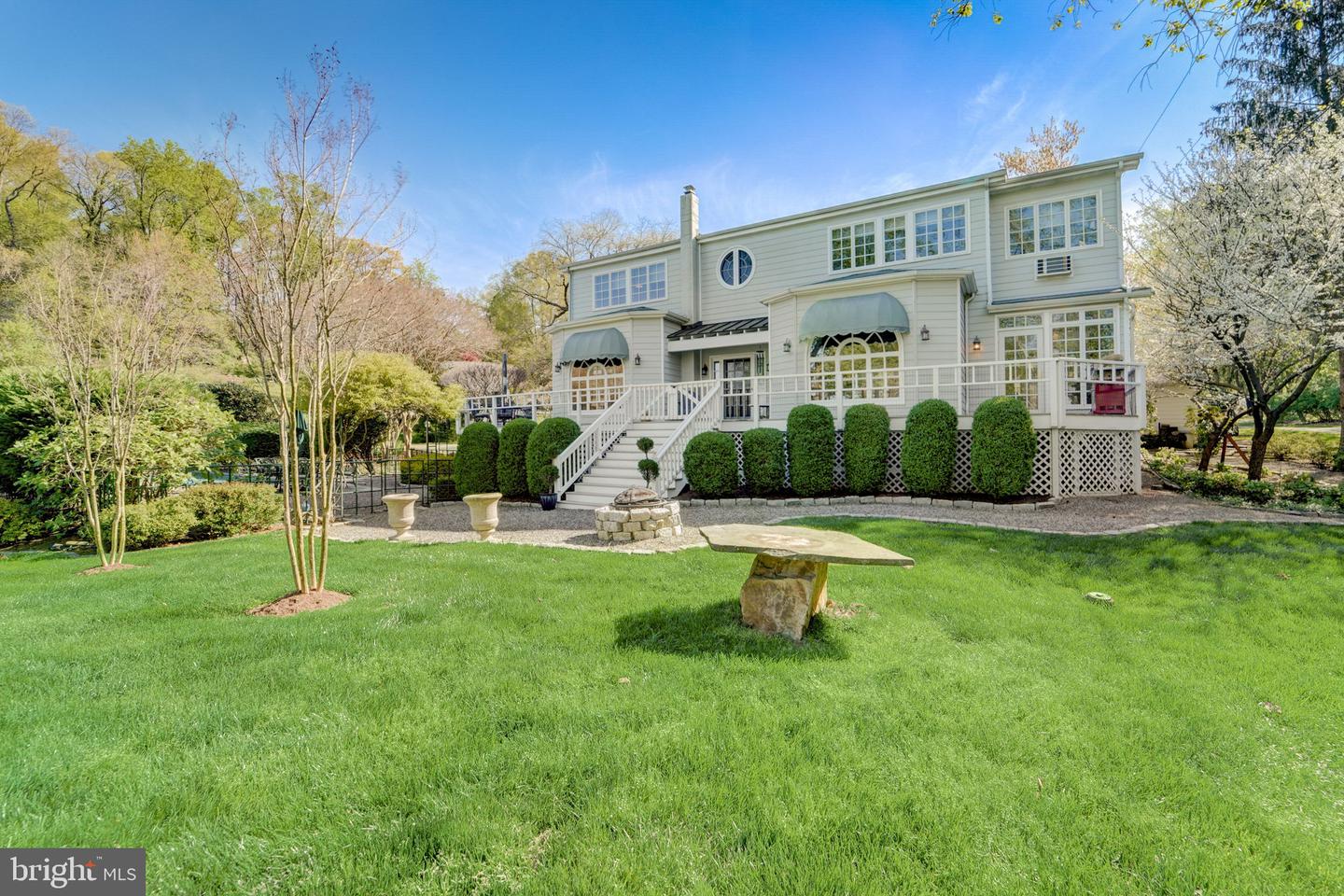 298 Joyce Ln W