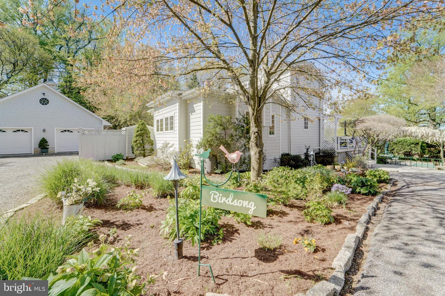 298 Joyce Ln W