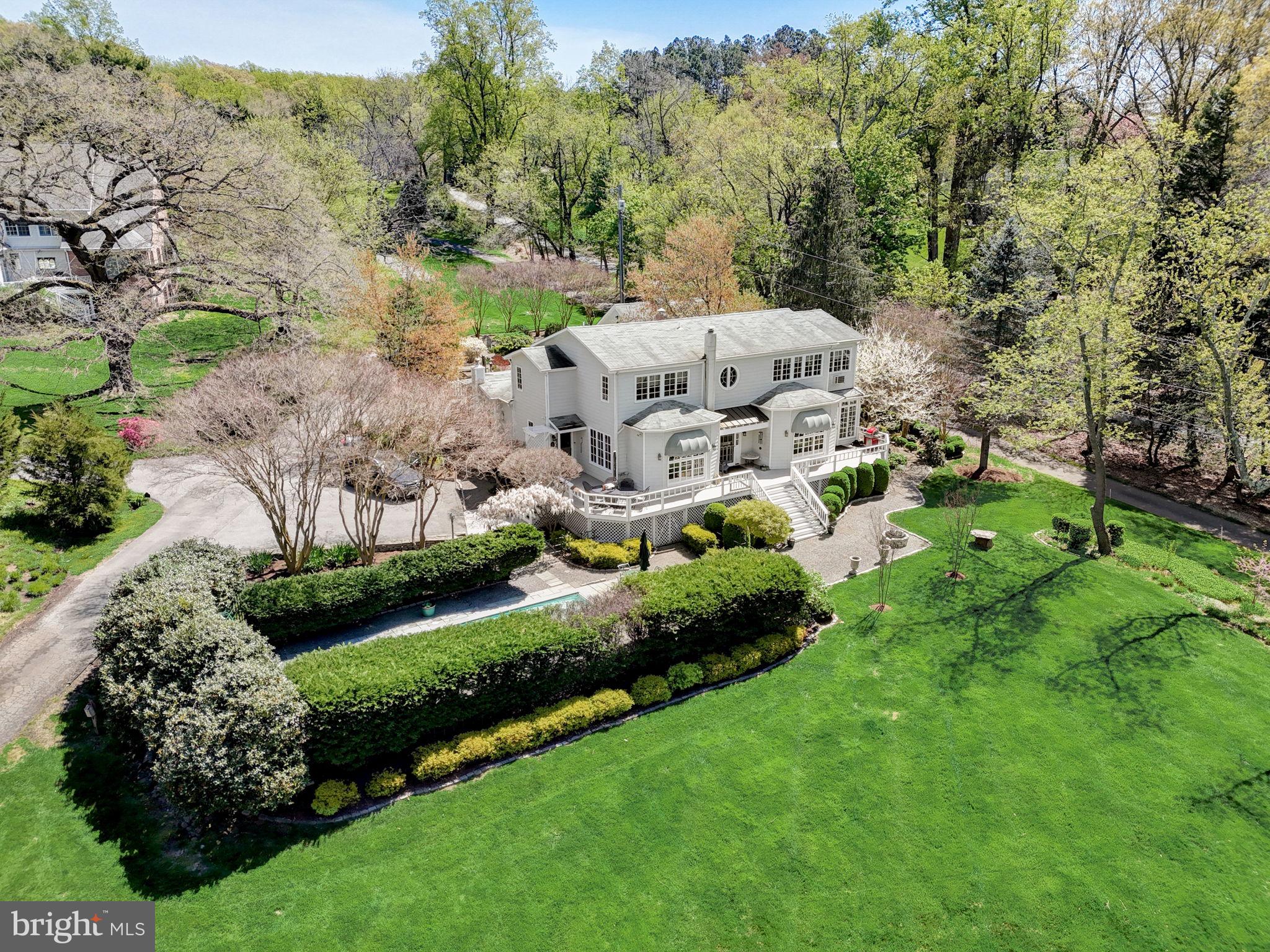298 Joyce Ln W