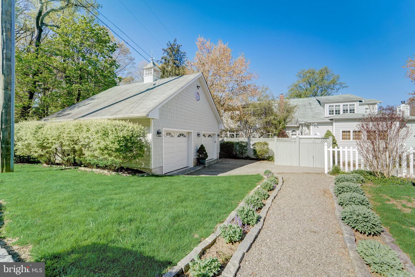 298 Joyce Ln W