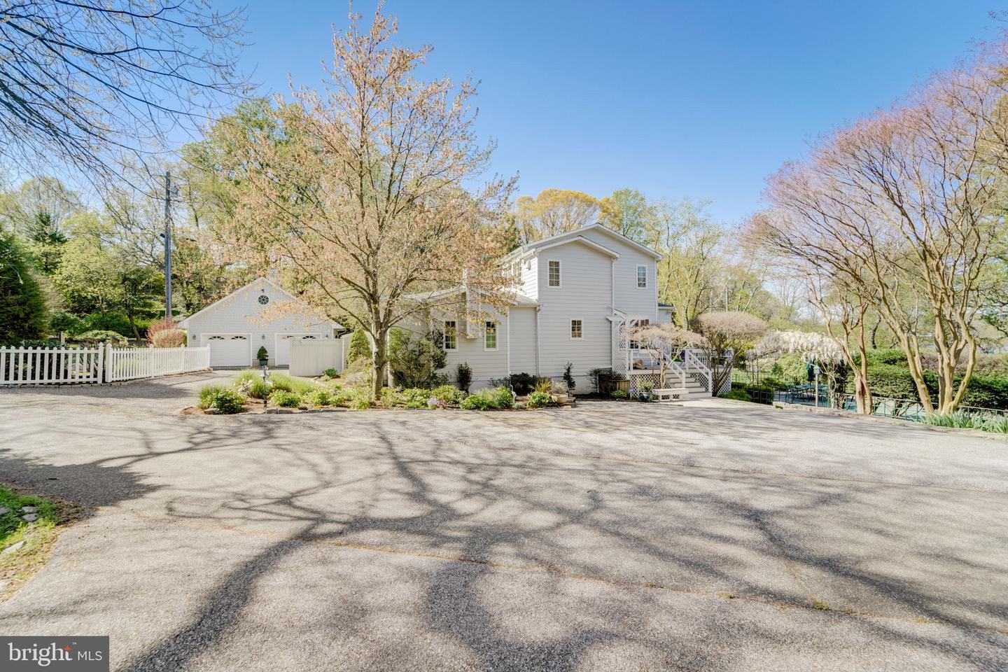 298 Joyce Ln W