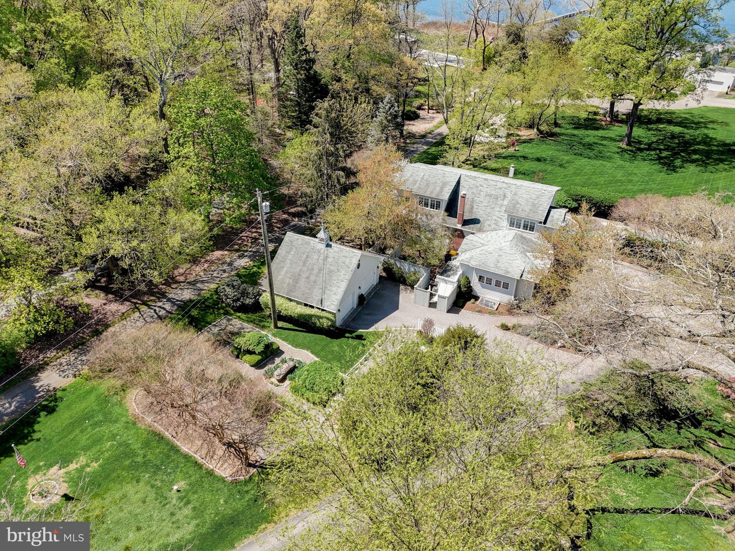 298 Joyce Ln W