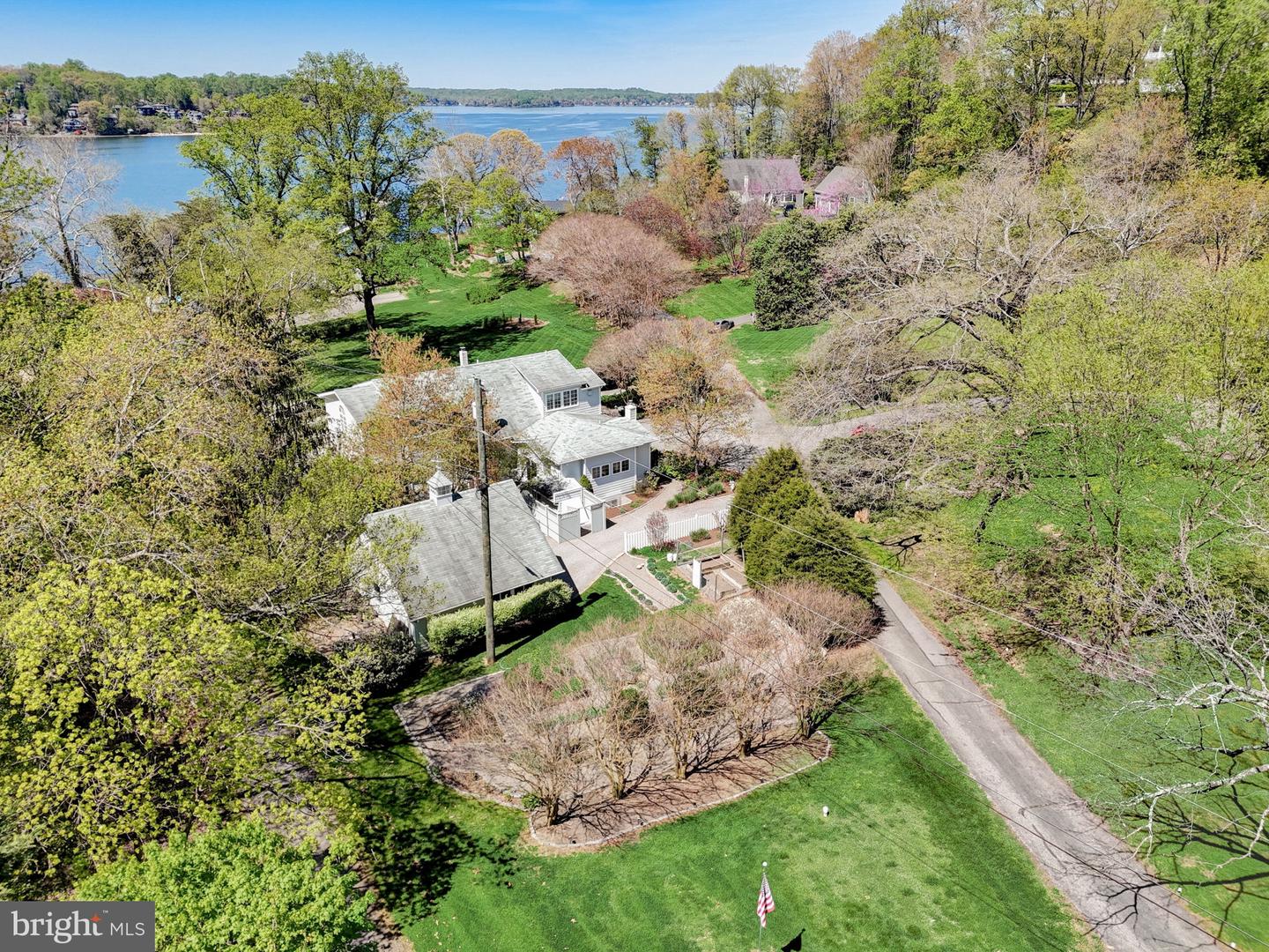 298 Joyce Ln W