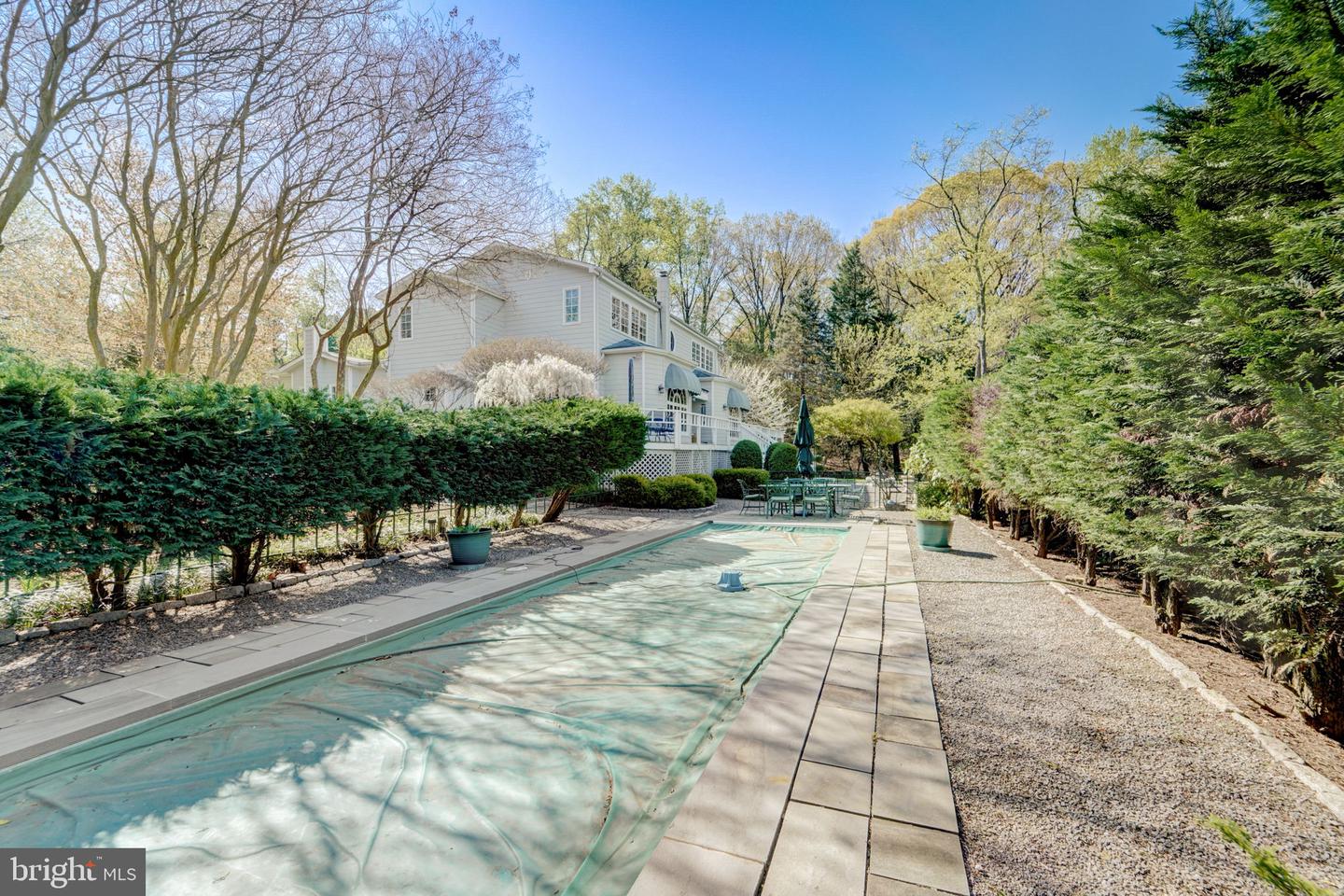 298 Joyce Ln W