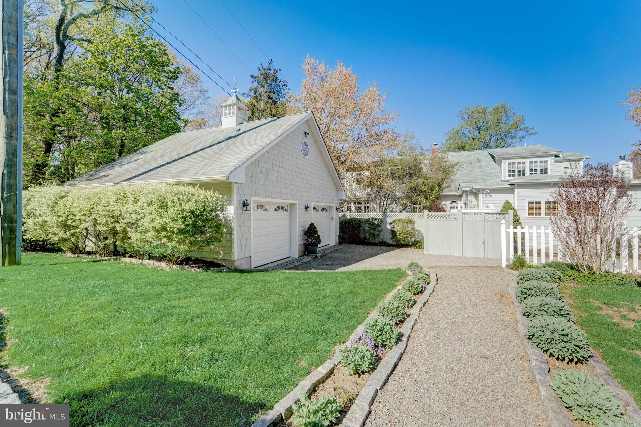 298 Joyce Ln W