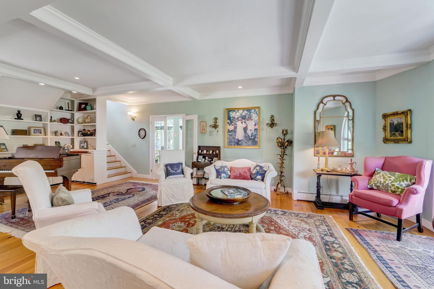 298 Joyce Ln W