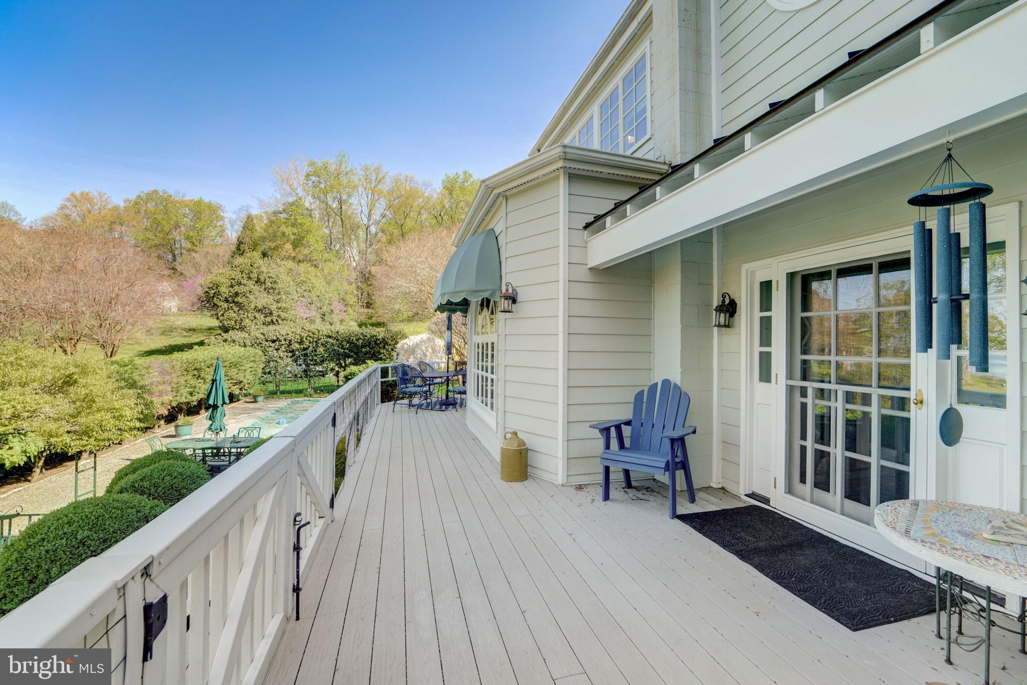 298 Joyce Ln W