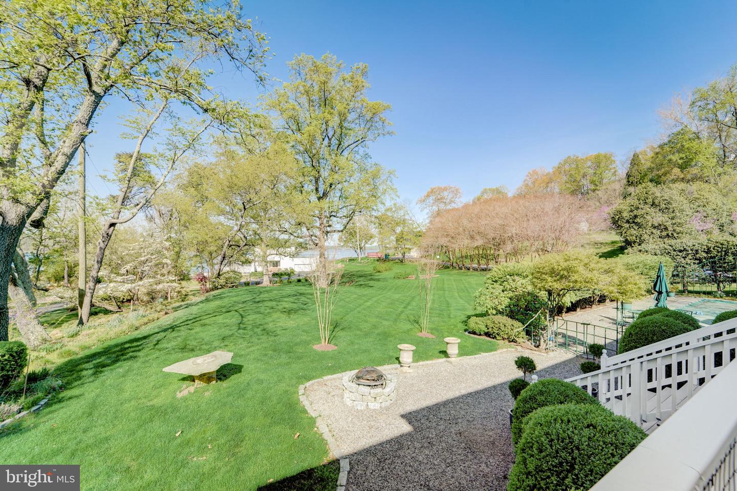 298 Joyce Ln W