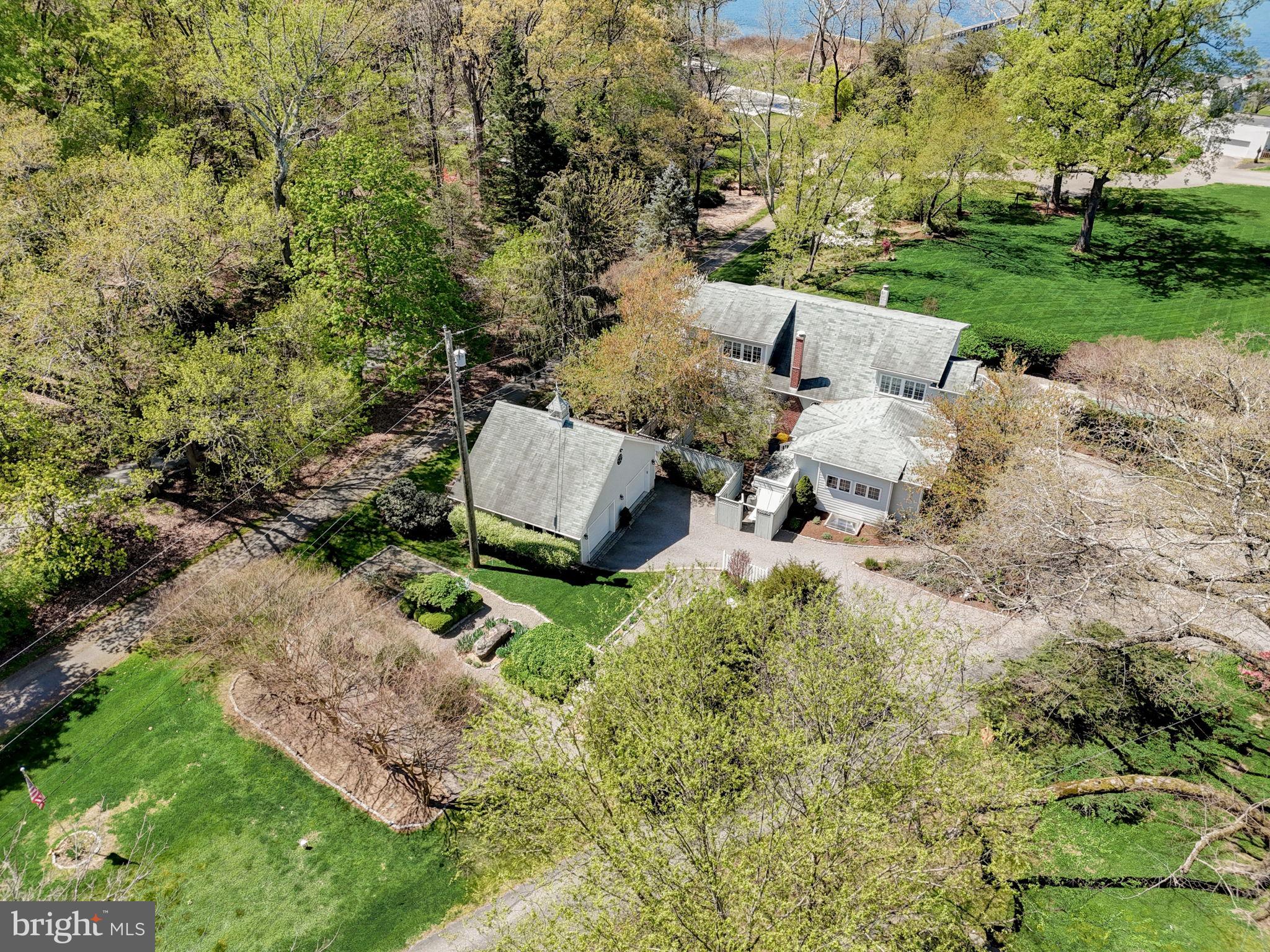 298 Joyce Ln W