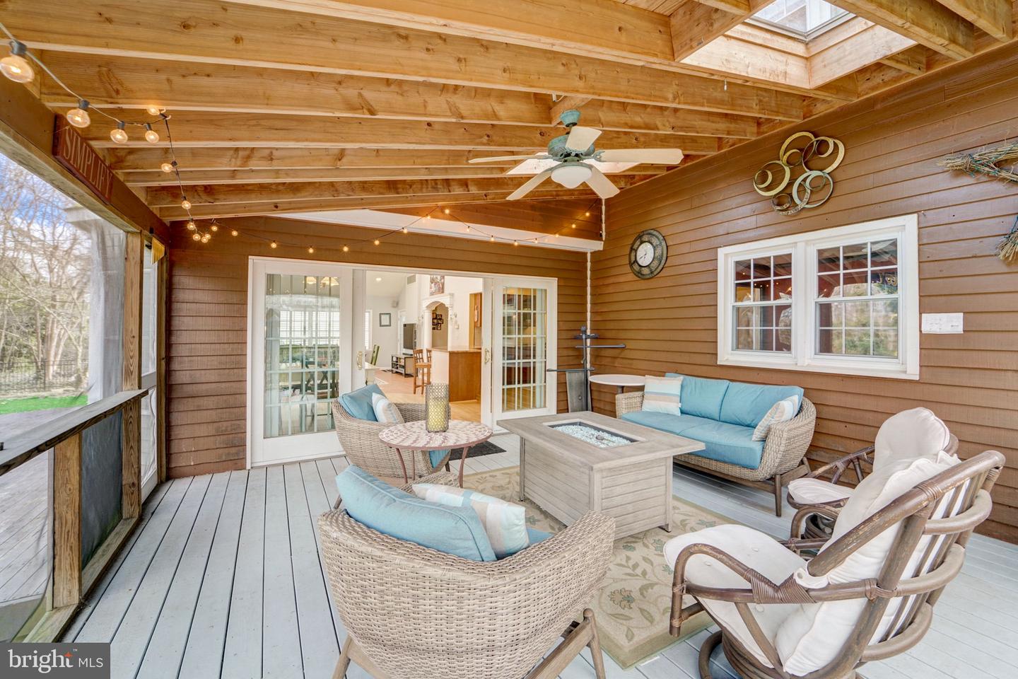 292 Oak Ct