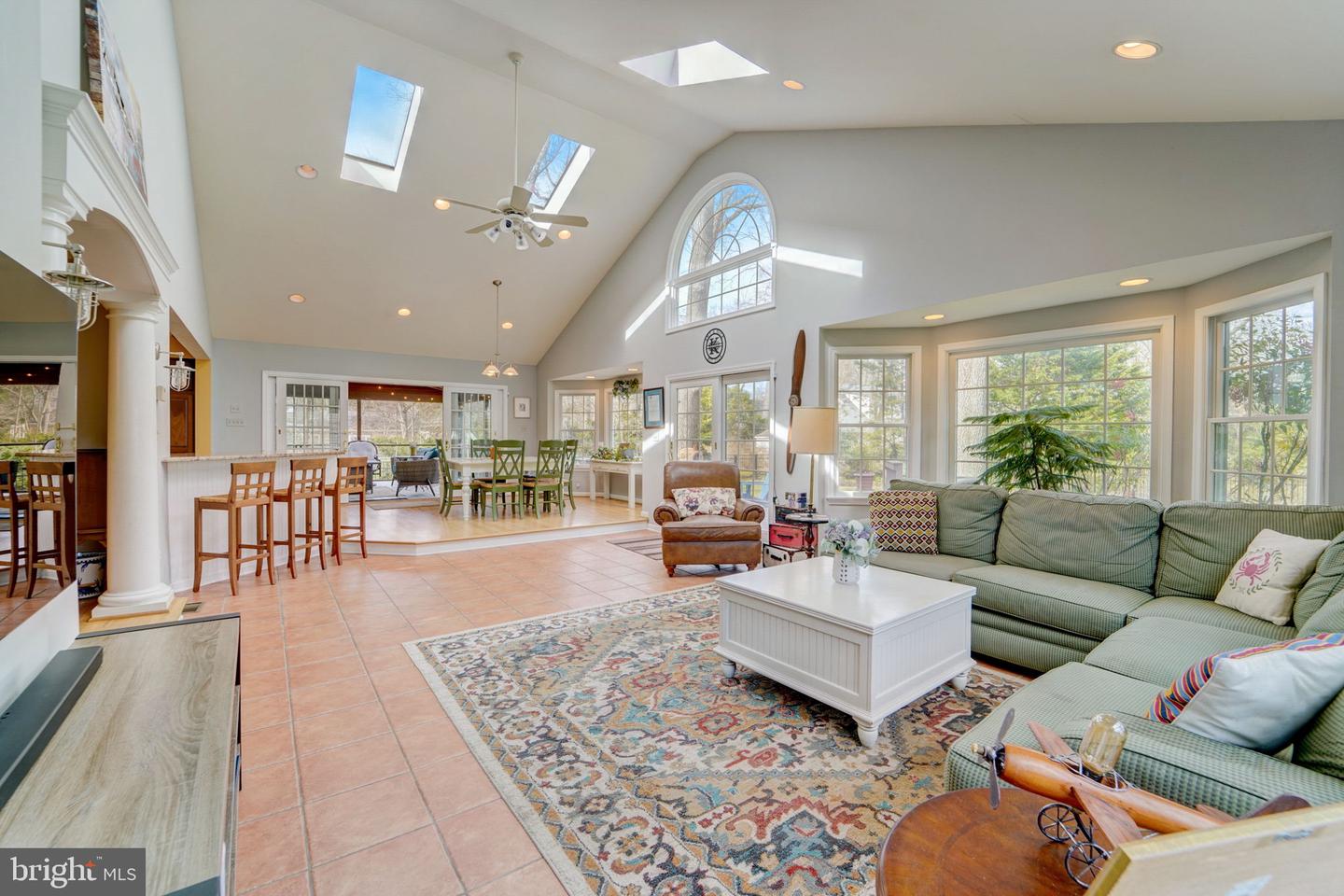 292 Oak Ct