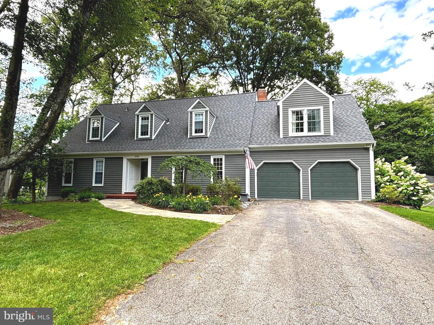 292 Oak Ct