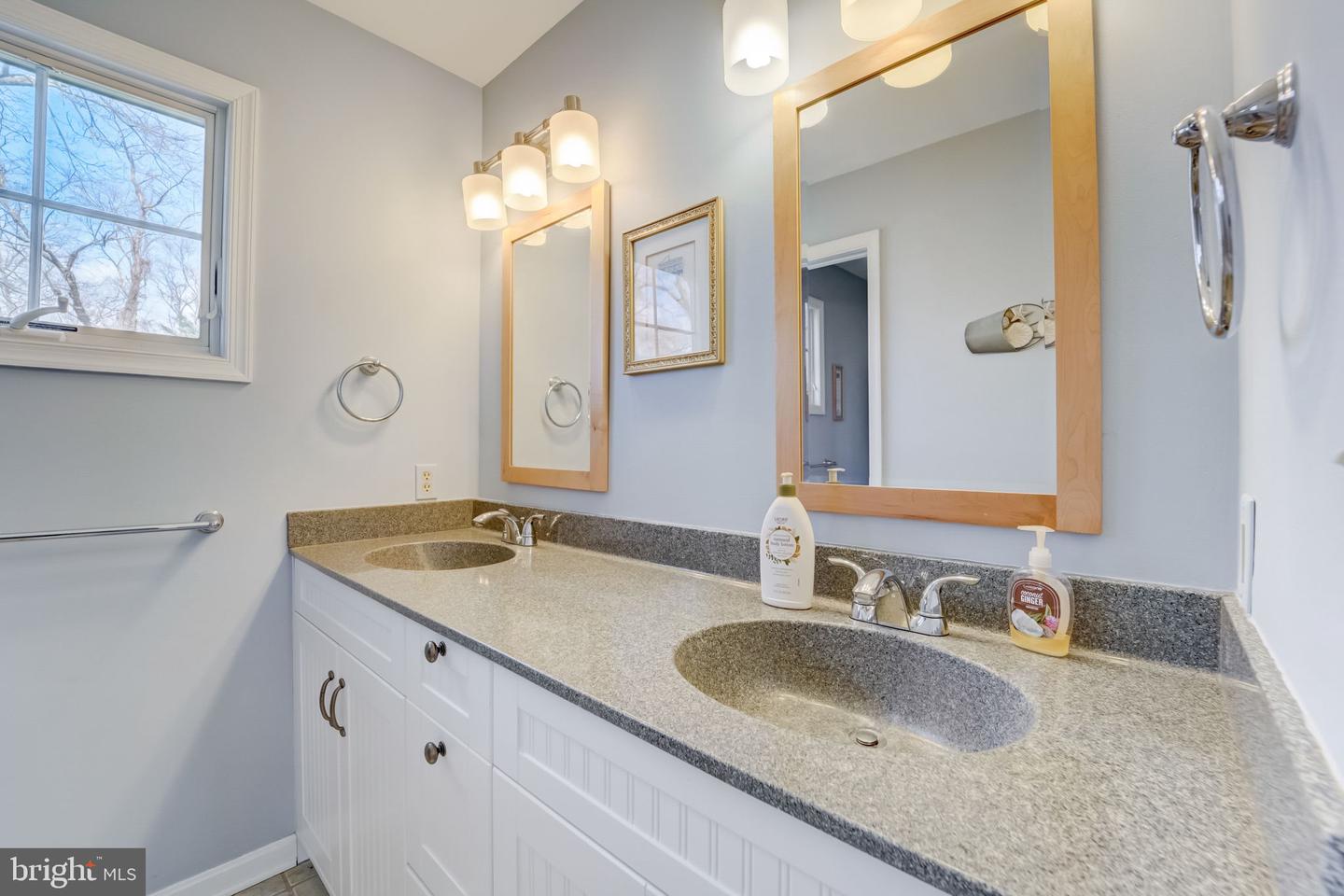 292 Oak Ct