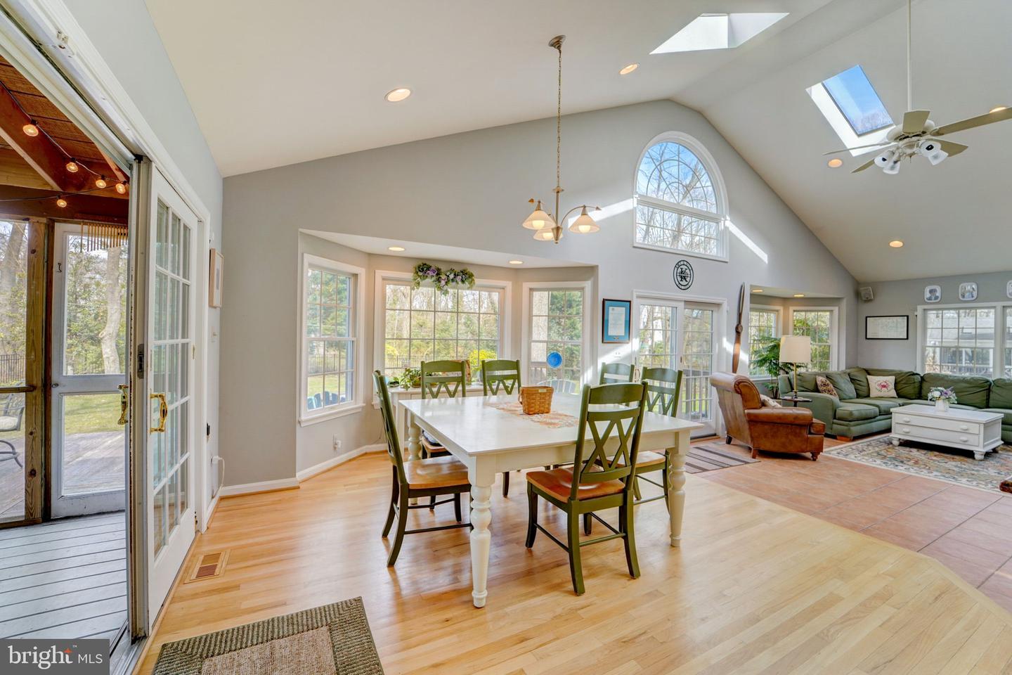 292 Oak Ct