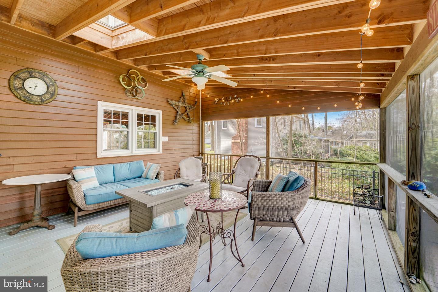292 Oak Ct