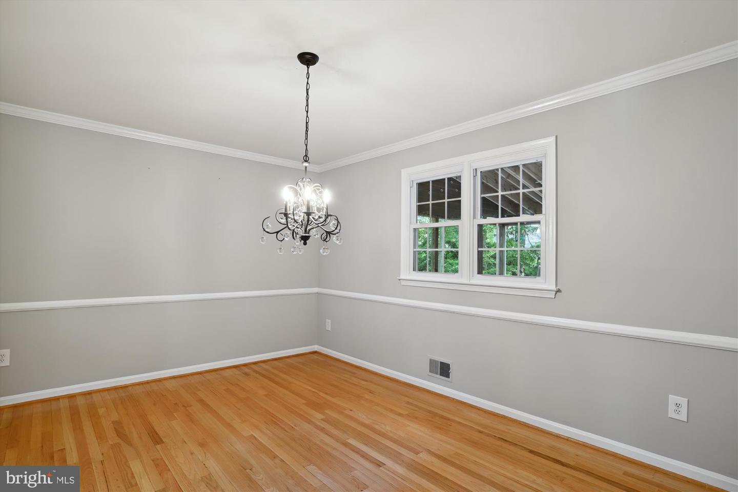 292 Oak Ct