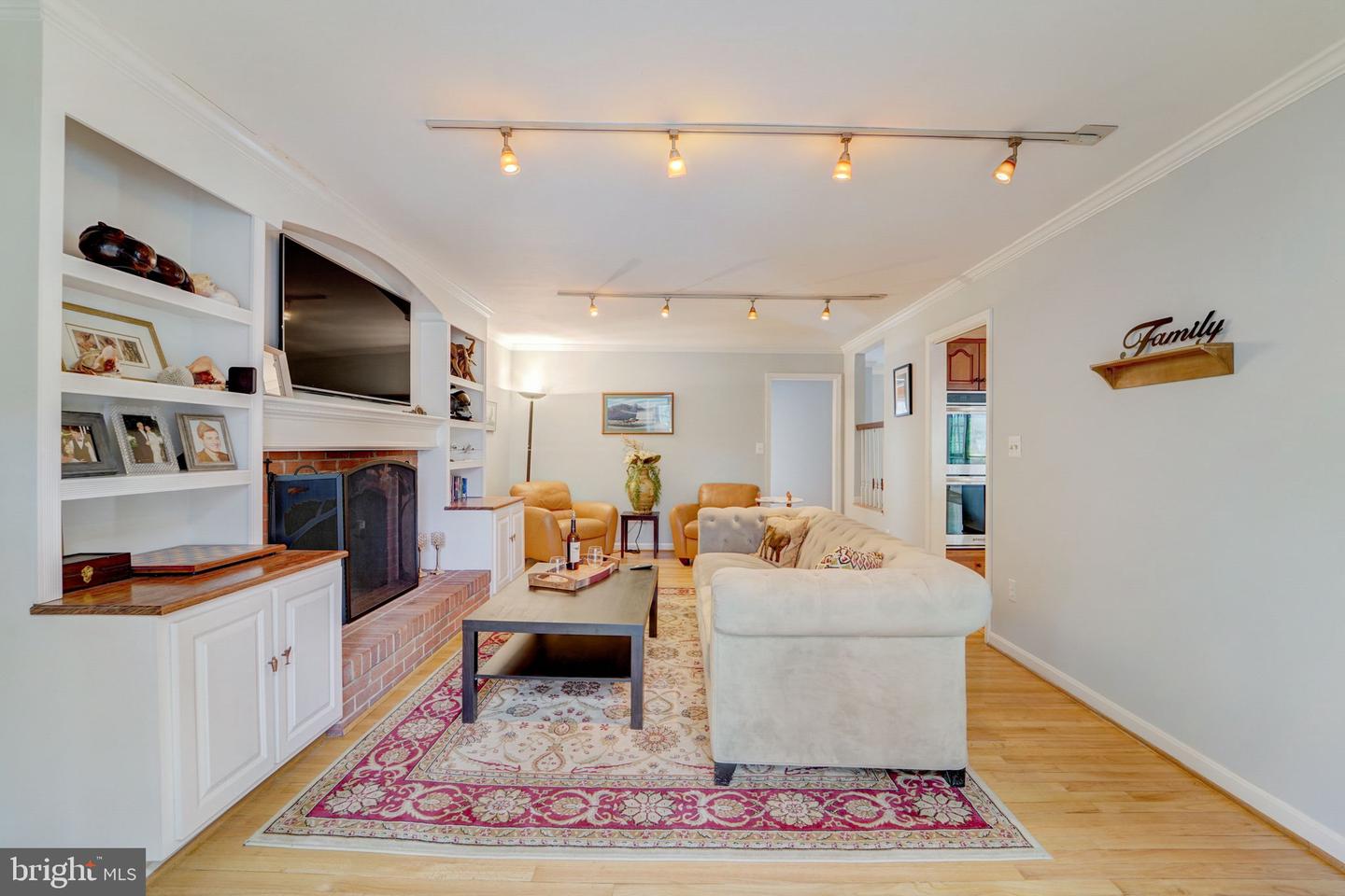 292 Oak Ct