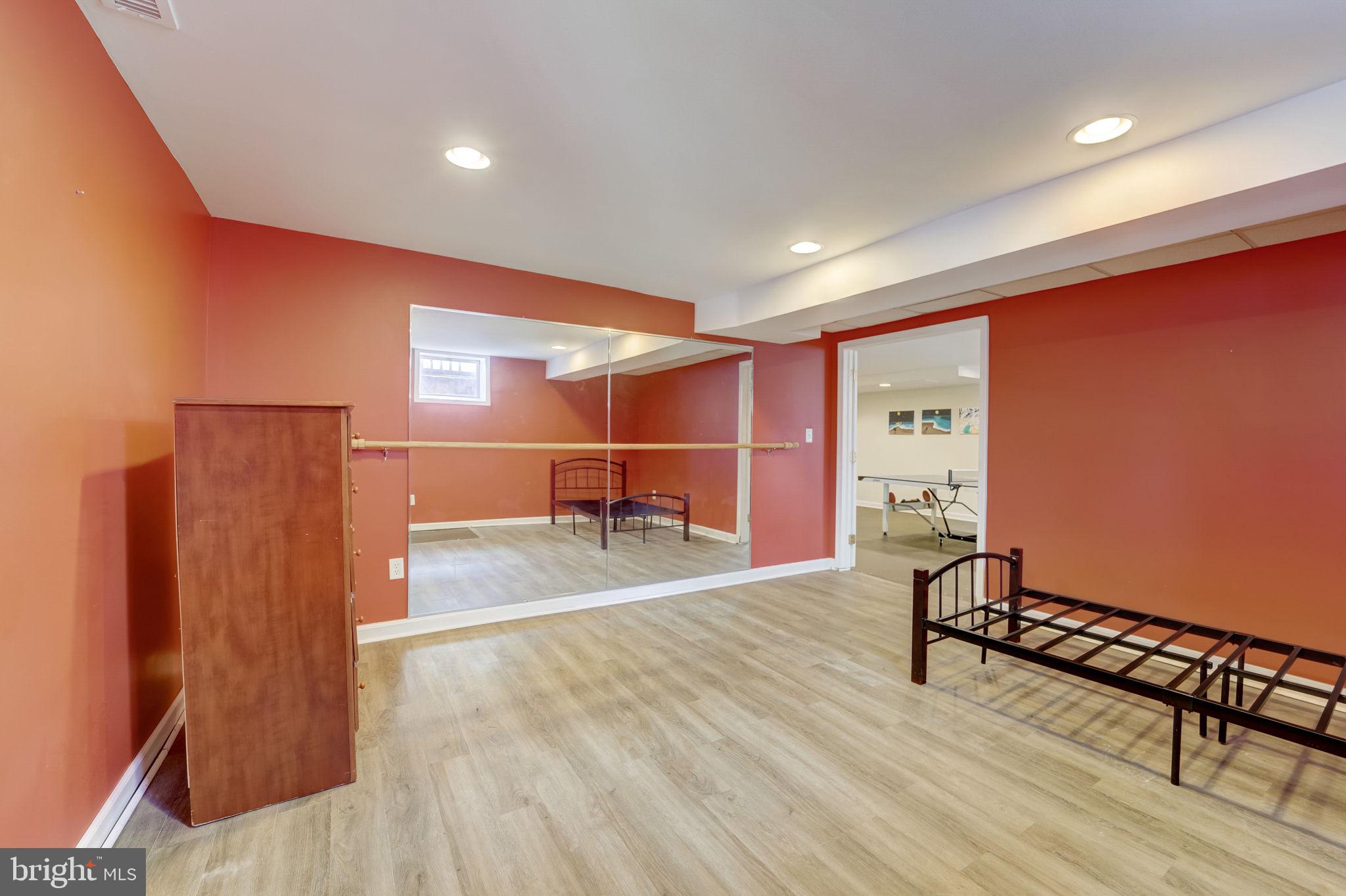 292 Oak Ct