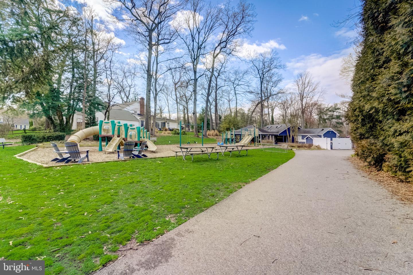 292 Oak Ct