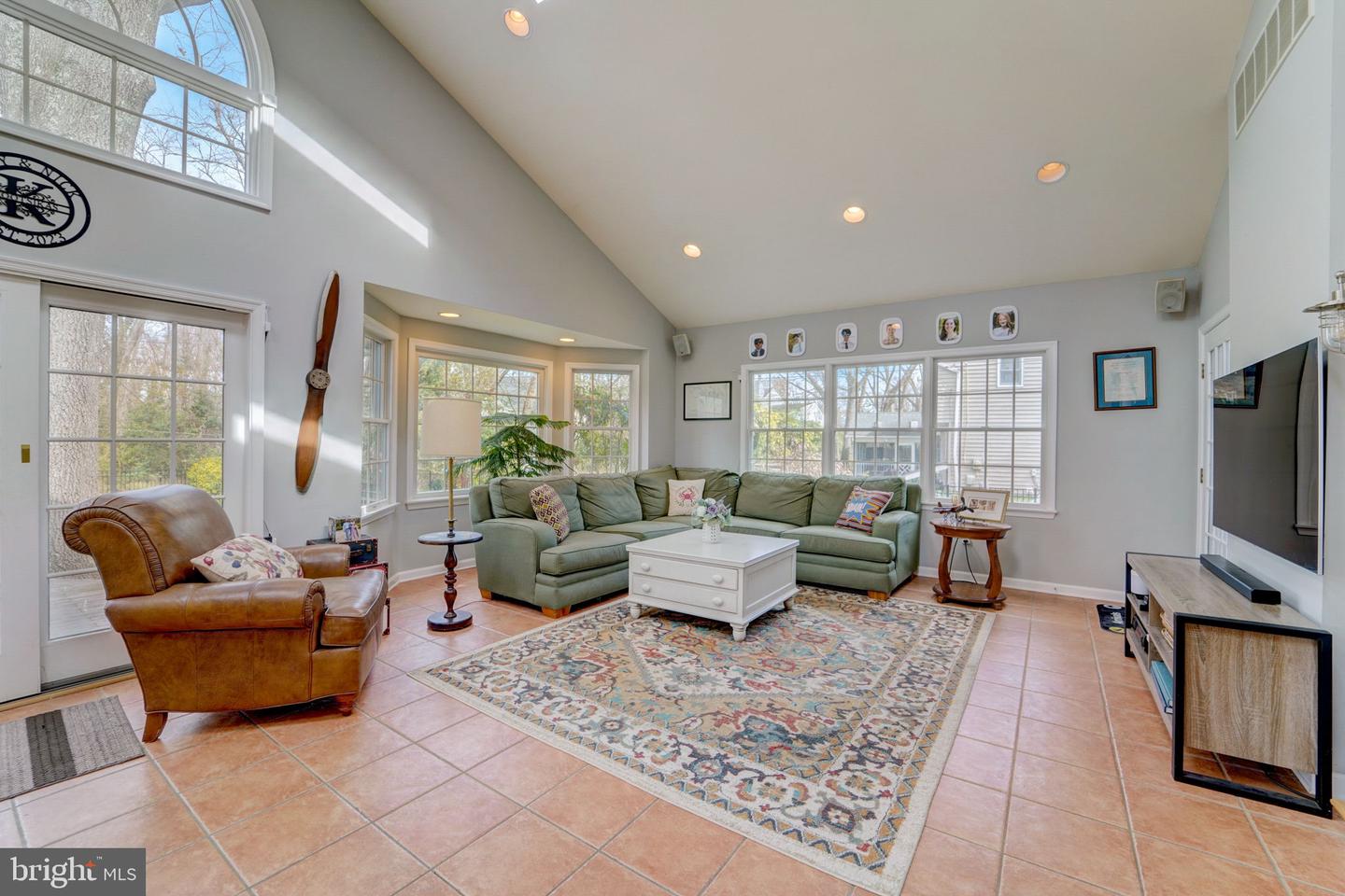 292 Oak Ct