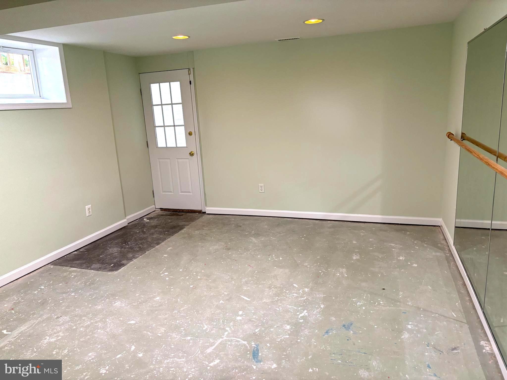 292 Oak Ct
