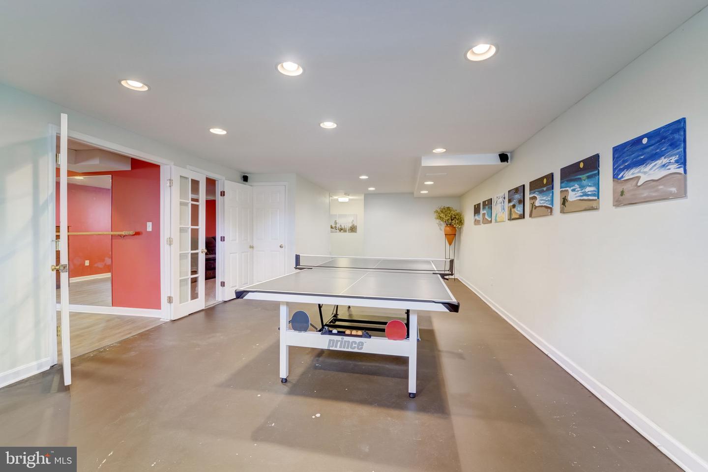 292 Oak Ct