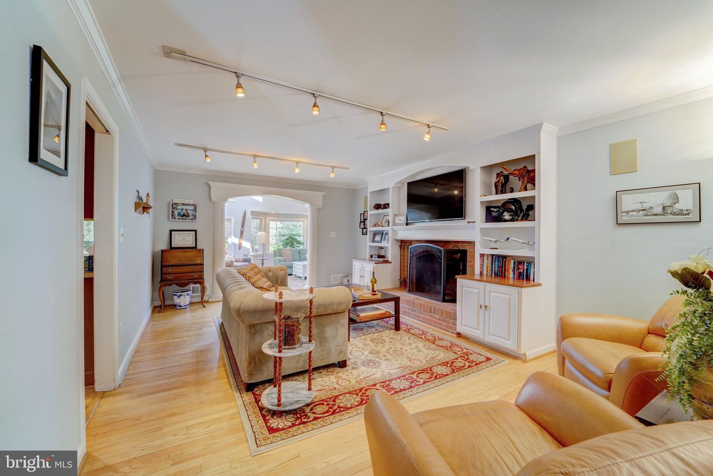 292 Oak Ct
